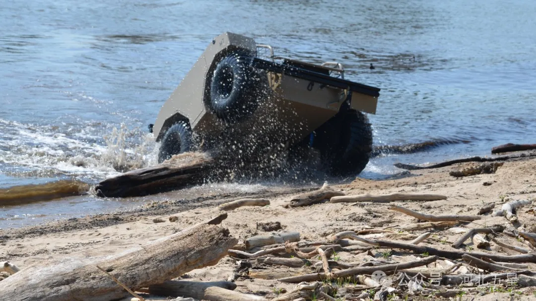 “瓦爾特·霸王龍”水陸兩棲無人越野平臺(tái) “瓦爾特·霸王龍”水陸兩棲無人越野平臺(tái)